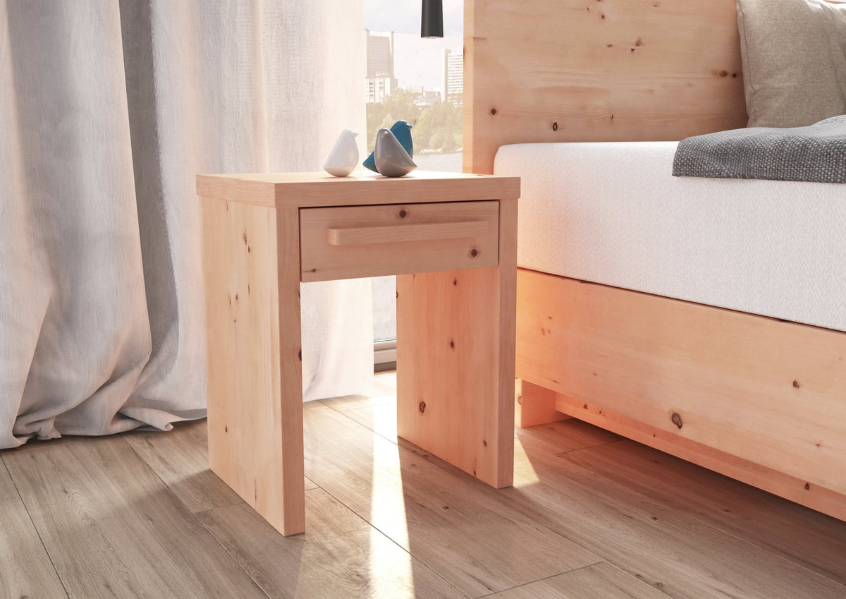 Nachttisch Klagenfurt One aus Zirbenholz mit Schublade